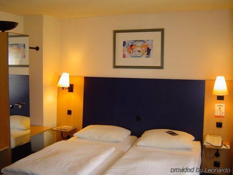 Comfort Hotel Frankfurt Central Station Франкфурт-на-Майне Номер фото